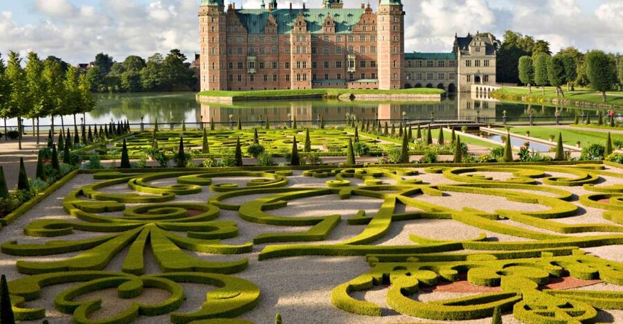 From Copenhagen: Private Frederiksborg Castle Tour - The guide can change the feel of the visit