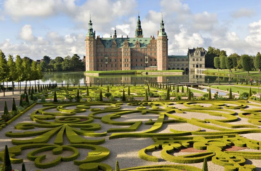 From Copenhagen: Private Frederiksborg Castle Tour - Meeting your guide and leaving Copenhagen