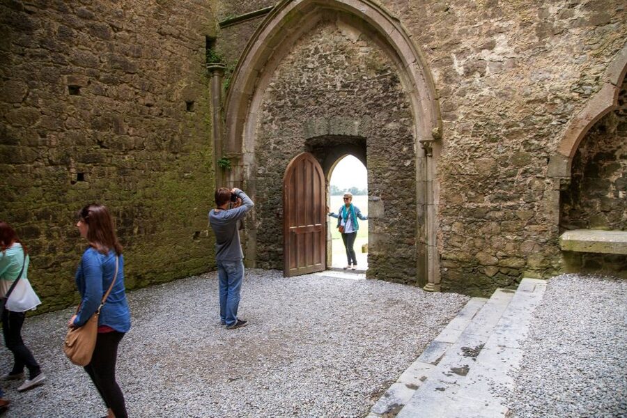 From Dublin: Blarney, Rock of Cashel and Cahir Castles Tour - Blarney Castle and the famous stone