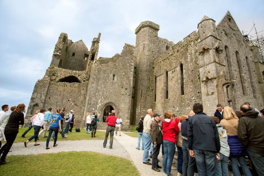 From Dublin: Blarney, Rock of Cashel and Cahir Castles Tour - Cahir Castle and its defensive design
