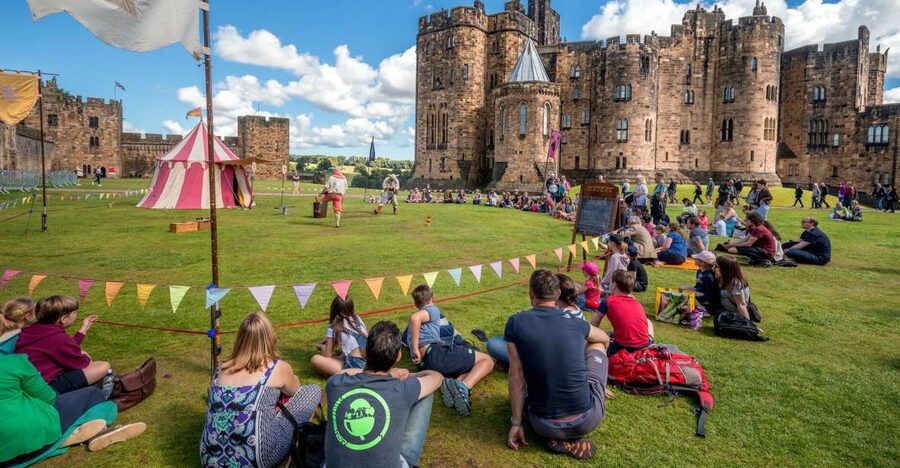 From Edinburgh: Day Trip to Bamburgh and Alnwick Castle - From Edinburgh to the English border