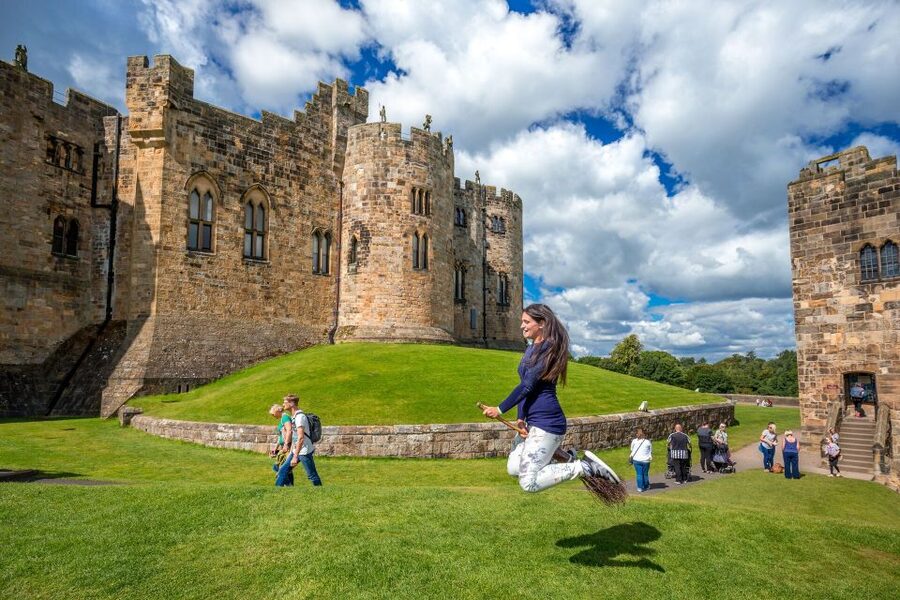 From Edinburgh: Day Trip to Bamburgh and Alnwick Castle - What the $68 price really covers