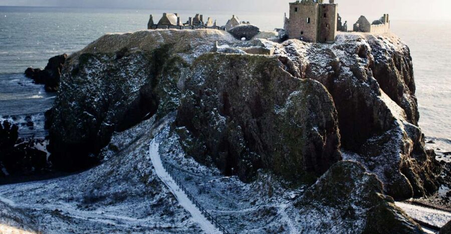 From Edinburgh: Glamis and Dunnottar Castles Tour in Italian - Why Dunnottar Castle earns the long ride
