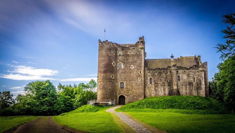 From Edinburgh: Highland Hike, Loch Paddle, and Castles - Five details that shape the day