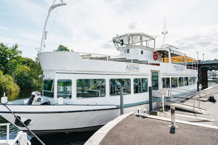From Edinburgh: Loch Lomond, Stirling Castle & Kelpies Tour - Lunch in Aberfoyle and a welcome break