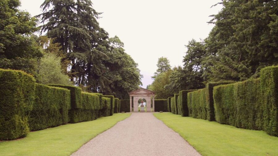 From Edinburgh: Scottish Castles Tour in Spanish - Glamis Castle before December 15, 2025
