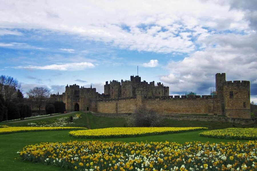 From Edinburgh: Viking Coast & Alnwick Castle Day Tour - Alnwick Castle, from medieval power to movie magic