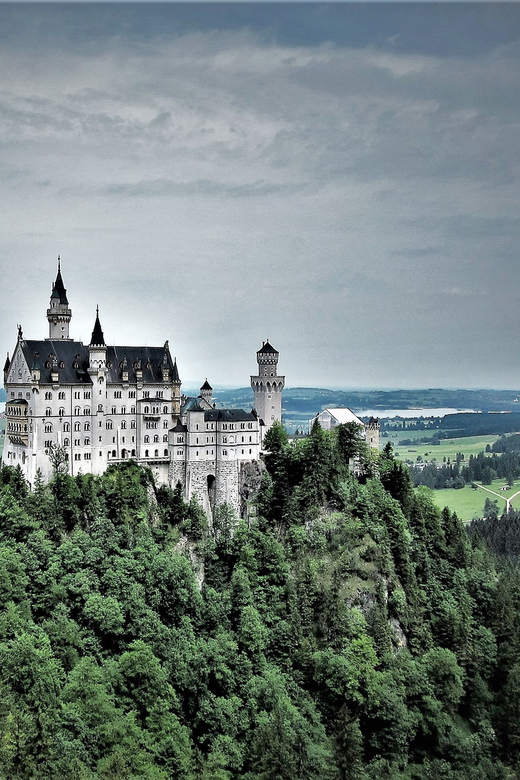 From Füssen: Neuschwanstein & Linderhof Castles Private Tour - Neuschwanstein Begins With a Big View