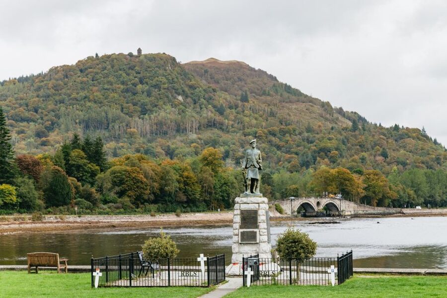 From Glasgow: Oban, Glencoe, Highland Lochs & Castles Tour - Inveraray, Loch Fyne, and a glimpse of castle life