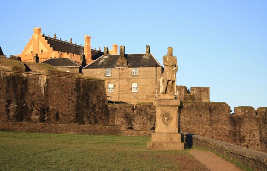 From Glasgow: Stirling Castle & Loch Lomond Tour with Cruise - Stirling Castle and the Key to Scotland