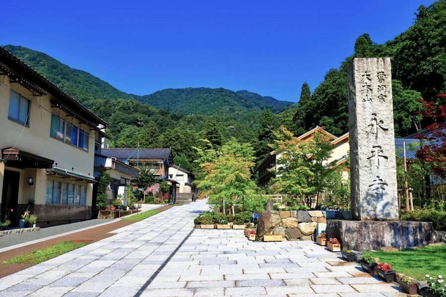 From Kanazawa: Eiheiji Buddhist Temple & Fukui Castle Town - Why Fukui makes a good change from Kanazawa