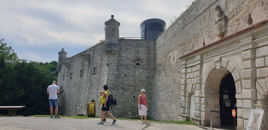 From Krakow: Ojców National Park & Ogrodzieniec Castle Tour - The Chapel on the Water and Hercules’ Club