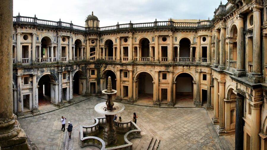 From Lisbon: Tomar, Christ Convent & Almourol Castle Tour - The Tagus and Zêzere river route