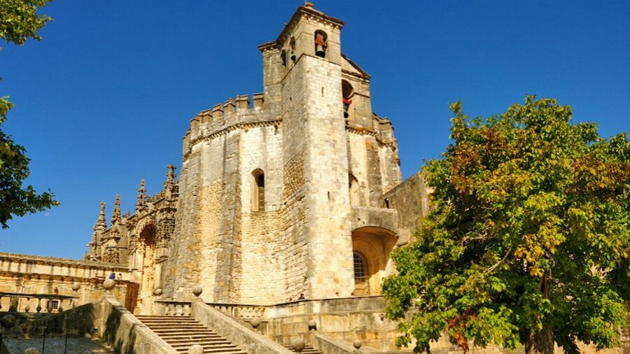 From Lisbon: Tomar, Christ Convent & Almourol Castle Tour - Santa Maria dos Olivais and the start of Tomar