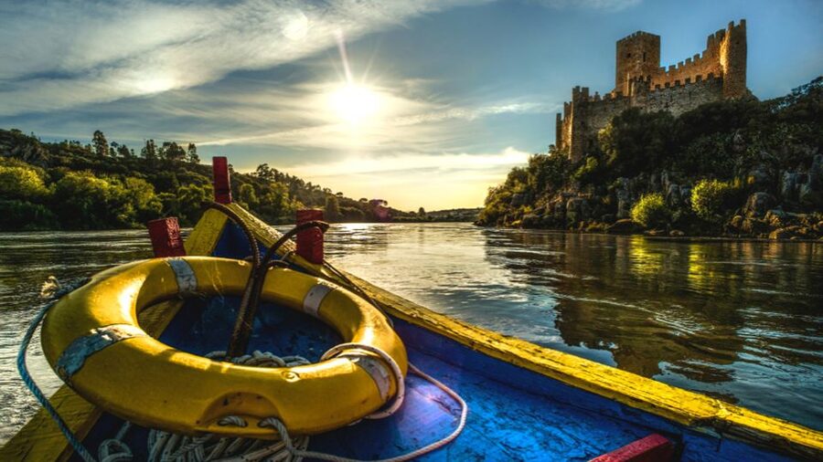 From Lisbon: Tomar, Christ Convent & Almourol Castle Tour - Almourol Castle and the boat approach
