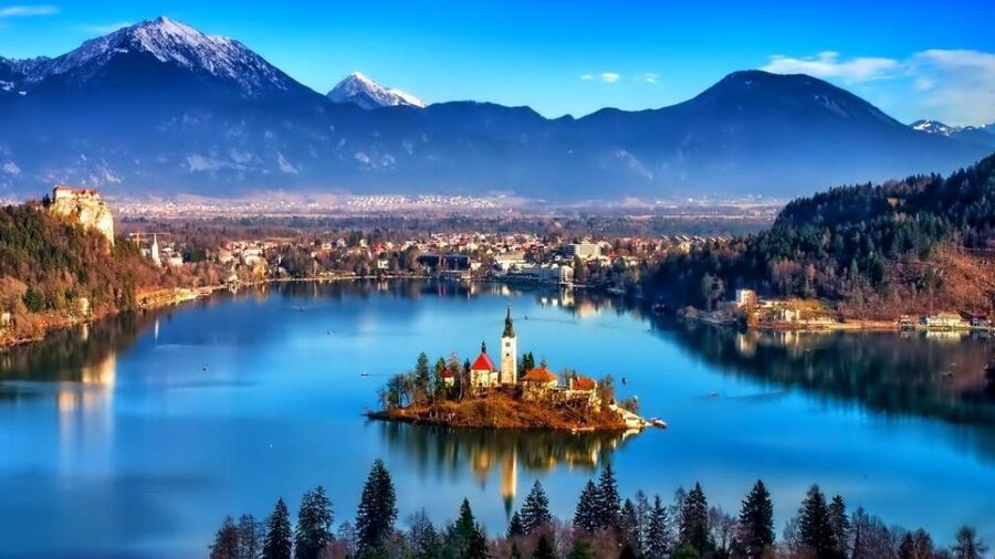 From Ljubljana: Trip to Lake Bled and Bled Castle - The 45-minute drive from Ljubljana
