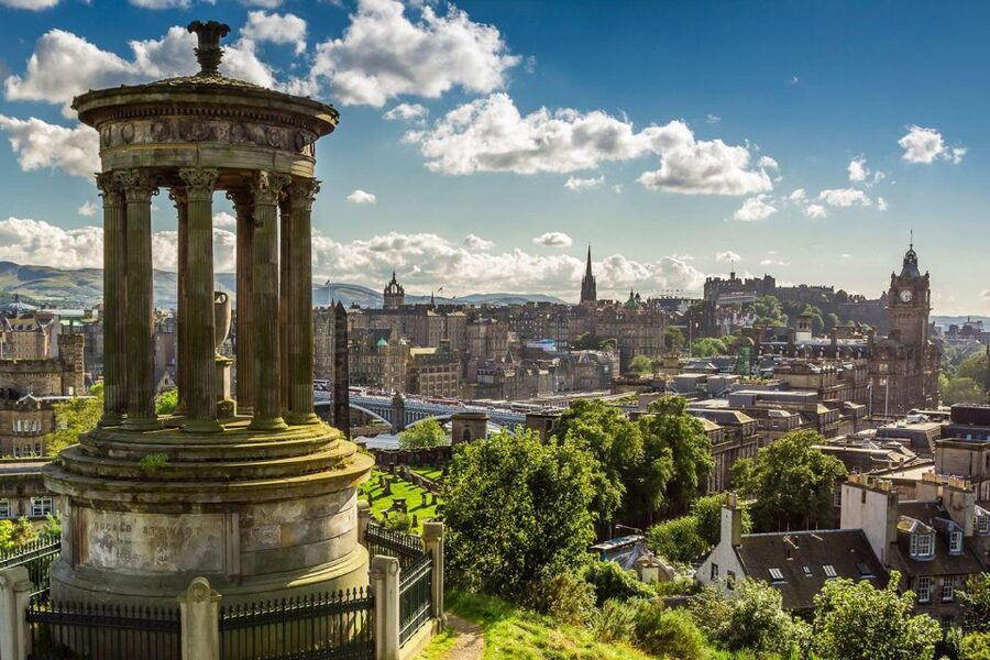 From London: Day Trip to Edinburgh by Rail with Castle Entry - What this Edinburgh day trip really offers