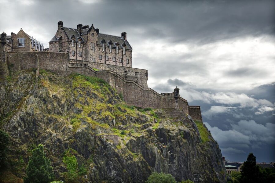 From London: Day Trip to Edinburgh by Rail with Castle Entry - The rail journey north to Edinburgh