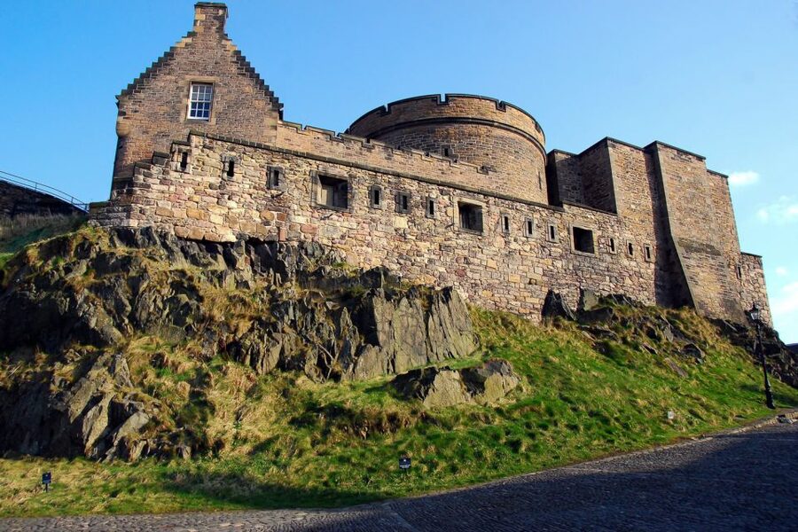 From London: Day Trip to Edinburgh by Rail with Castle Entry - The 5:30pm train back to London