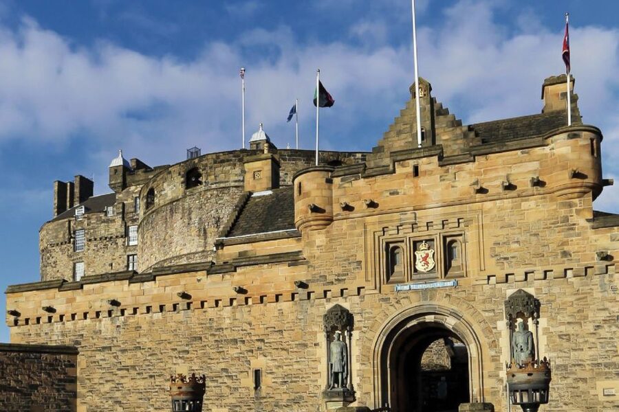 From London: Day Trip to Edinburgh by Rail with Castle Entry - King’s Cross at 6:30am