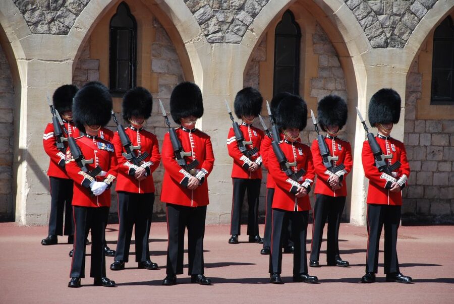 From London: Half-Day Trip to Windsor with Castle Tickets - The independent visit: freedom with a clock attached