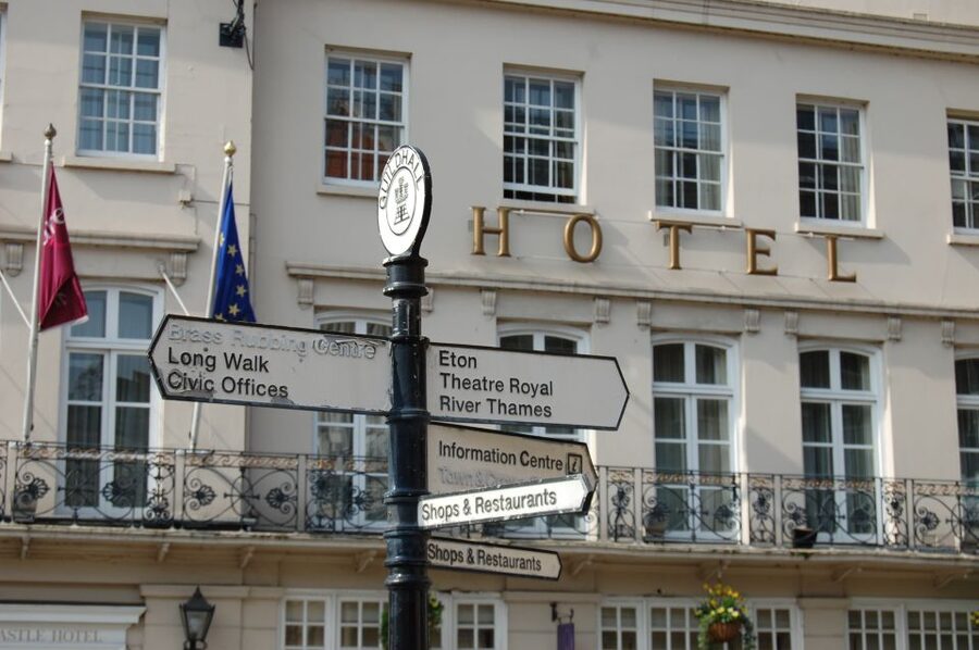 From London: Half-Day Trip to Windsor with Castle Tickets - The 9:50 AM departure from Earl’s Court