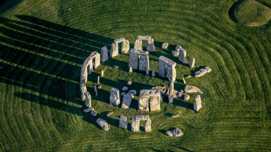 From London: Stonehenge and Windsor Castle Day Trip - The private group format and its value