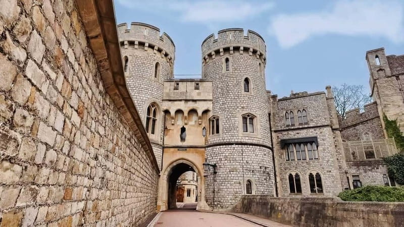 From London: Stonehenge & Windsor Castle Tour with Tickets - Key points to know before booking