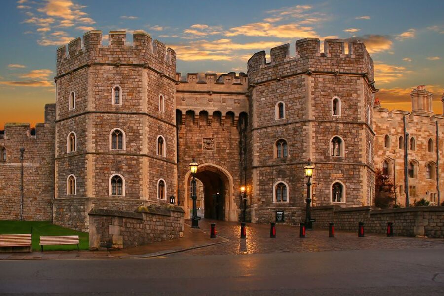 From London: Windsor Castle Royal Afternoon Sightseeing Tour - Transport, timing, and the return journey