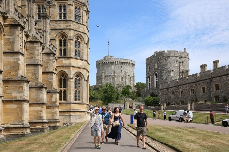 From London: Windsor Castle Royal Afternoon Sightseeing Tour - Leaving Central London and reaching Windsor
