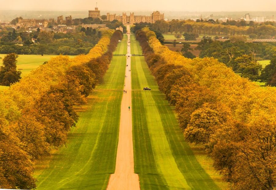 From London: Windsor Castle & Stonehenge Private Day Trip - A country pub lunch at 3:30 p.m.
