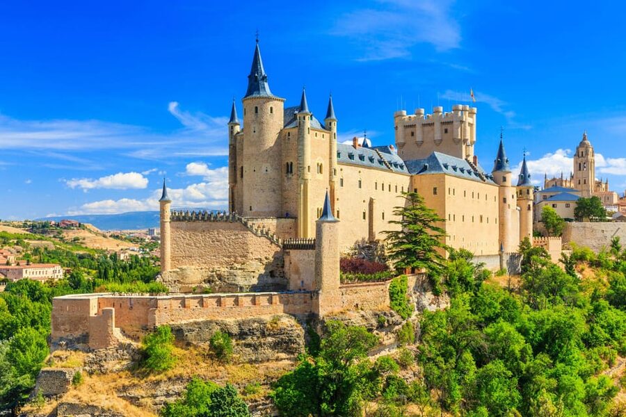 From Madrid: Guided Day Trip to Segovia, optional Alcázar - The Roman Aqueduct gives the day a dramatic start