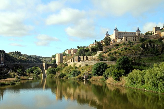 From Madrid: Segovia & Toledo with Alcazar and Cathedral - Segovia: aqueduct, old town, and Alcazar