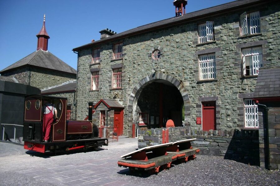 From Manchester: North Wales and Caernarfon Castle Day Trip - What the guide adds to the experience
