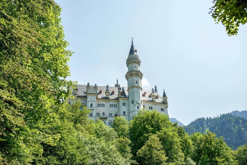 From Munich: Neuschwanstein & Linderhof Castle Full-Day Trip - The bus ride home and the price of convenience