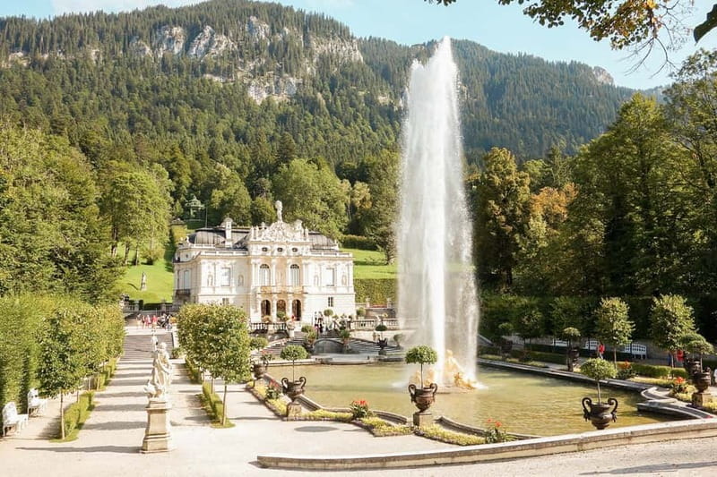 From Munich: Premium Neuschwanstein Castle & Linderhof Tour - Oberammergau: a short look at Bavarian craft