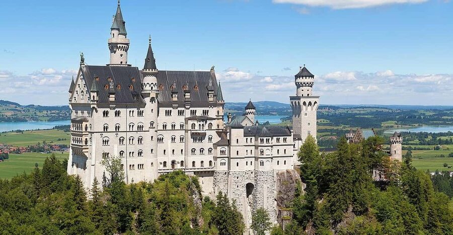 From Munich: To Neuschwanstein Castle, Linderhof, Oberammerg - Who should book this private Bavarian day trip?
