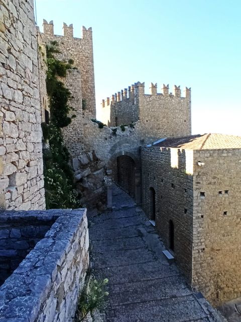 From Palermo: Medieval castle tour of Caccamo and Cefalù. - Cefalù: three hours of cathedral, coast, and old stone