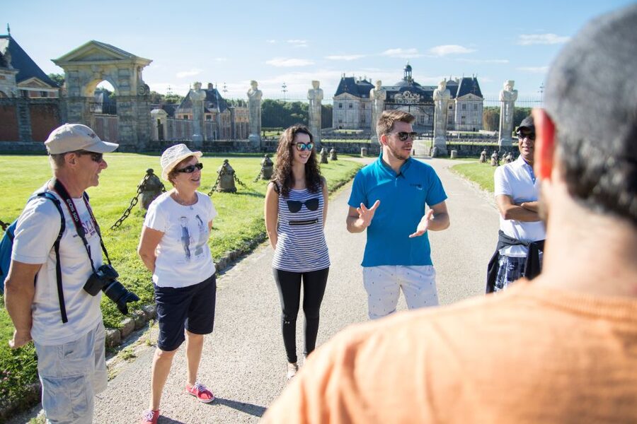 From Paris: Chateau de Fontainebleau & Vaux-Le-Vicomte Tour - Leaving Paris for two very different châteaux