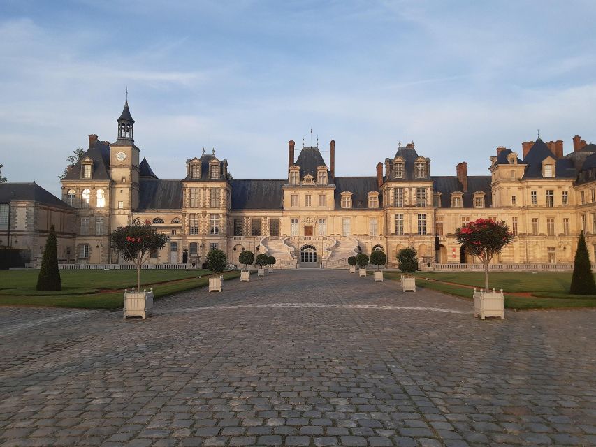 From Paris: Fontainebleau & Vaux-le-Vicomte Private Tour - Vaux-le-Vicomte and the minister who annoyed a king