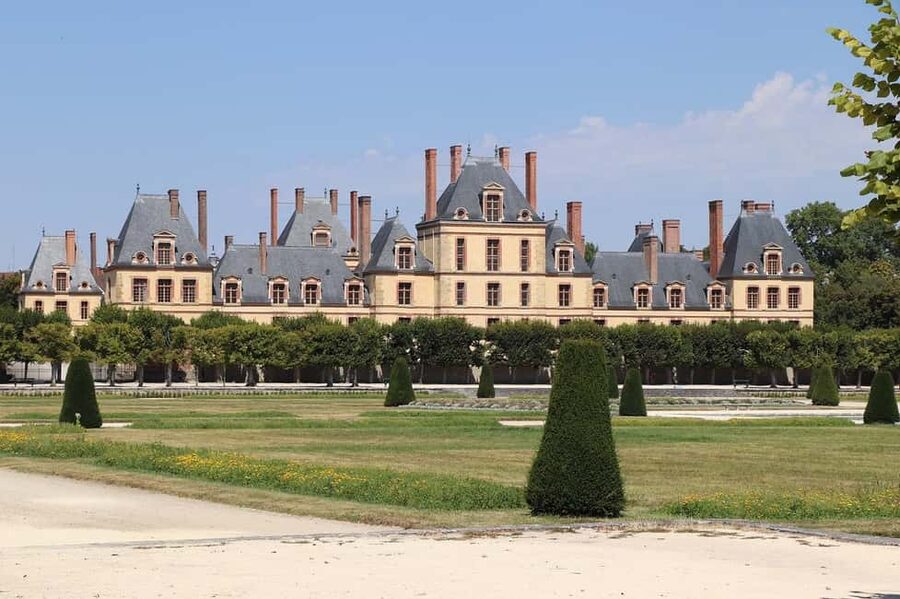 From Paris: Half-Day Tour to Fontainebleau Castle & Barbizon - Two hours among royal apartments and galleries