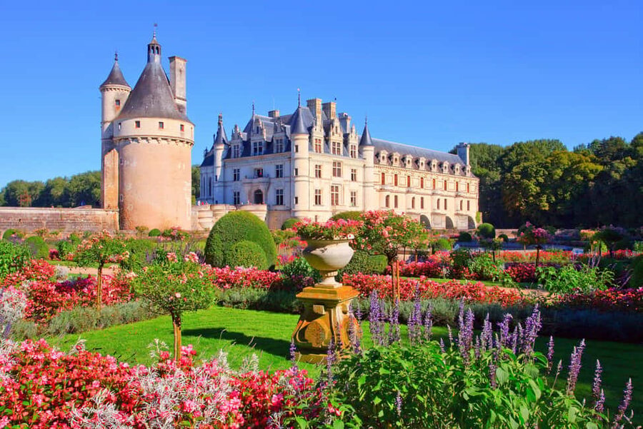 From Paris: Loire Valley Castles Day Trip With Wine Tasting - The long road from Paris to the Loire Valley