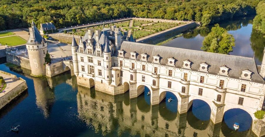 From Paris: Loire Valley Castles Day Trip With Wine Tasting - Chenonceau: the Loire’s most graceful château