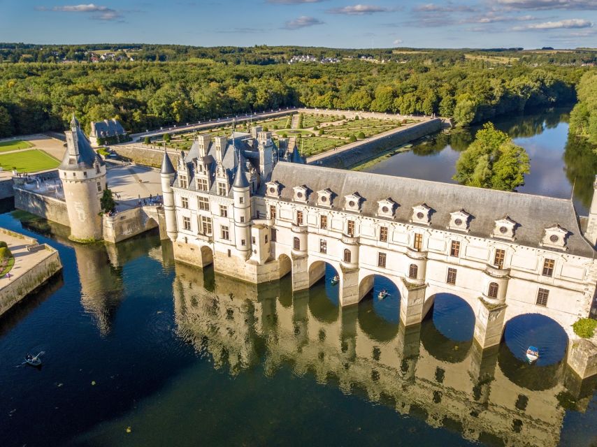 From Paris: Loire Valley Castles Day Trip With Wine Tasting - How strong are the guides and buses?