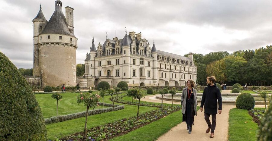 From Paris: Loire Valley Castles Tour with Hotel Transfers - Chenonceau: a castle shaped by women