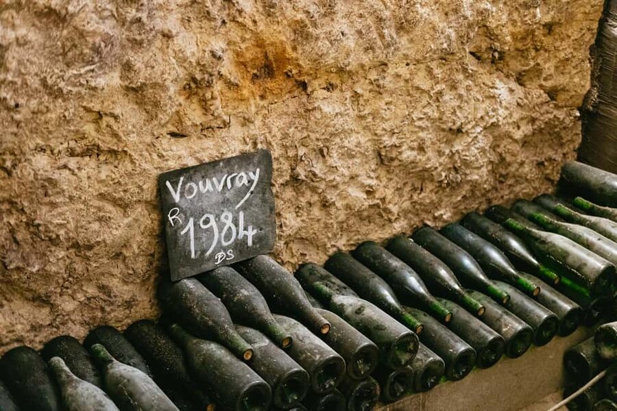 From Paris: Loire Valley Chambord Castle and Wine Tasting - Wine tasting in Montlouis-sur-Loire