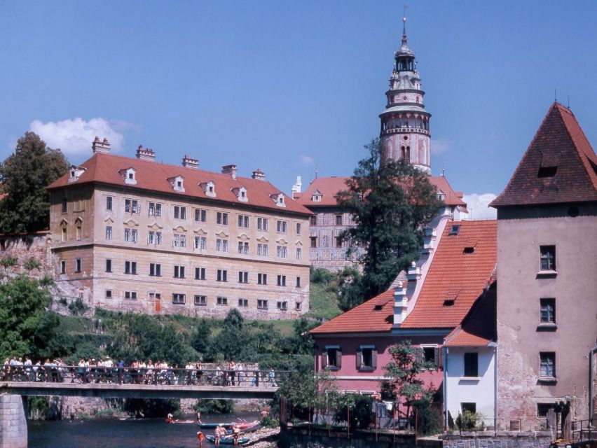 From Prague: Full-Day Český Krumlov Tour with Lunch - Walking Český Krumlov with a guide