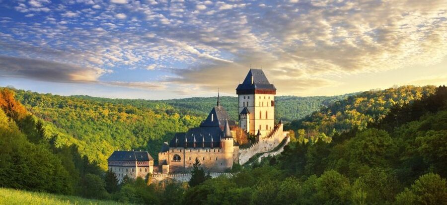 From Prague: Karlštejn Castle & Koněprusy Caves Tour - A traditional Czech lunch near Karlštejn