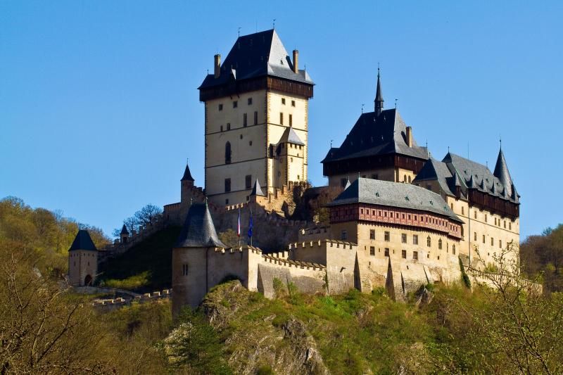 From Prague: Karlstejn Castle Skip-the-Line Ticket and Tour - Walking up the 2-kilometer approach