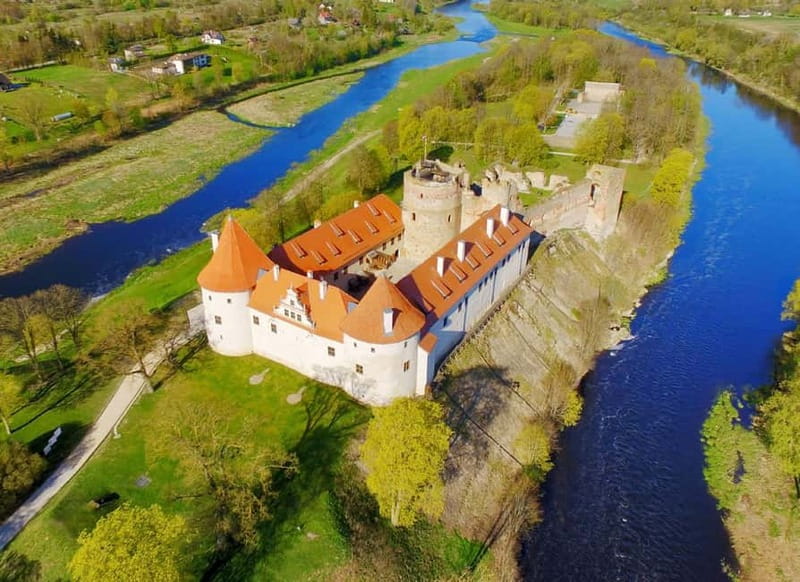 From Riga : Rundale palace and Bauska castle tour and back. - Key points before you book